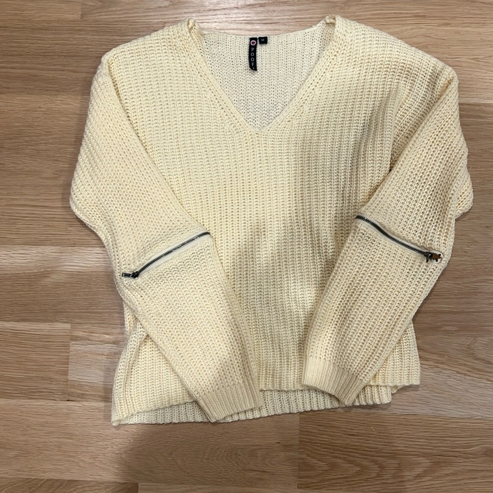 Cream chunky sweater with zipper details on sleeves - medium
